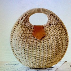 Straw woven bag, it has enough room for stuff for and daily necessities